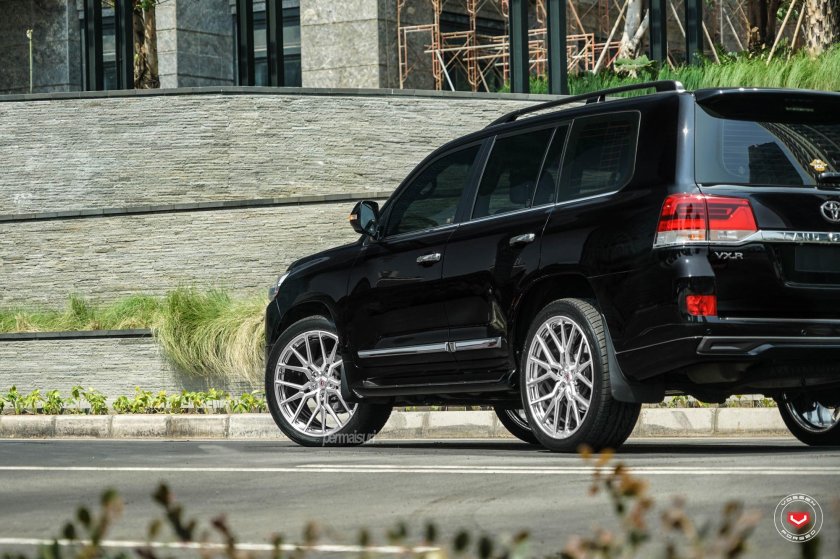 Toyota Land Cruiser 200