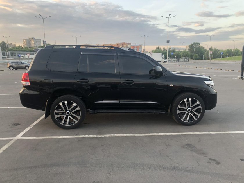 Toyota Land Cruiser 200 r22 колеса