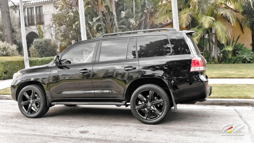 Toyota Land Cruiser 200 черные диски