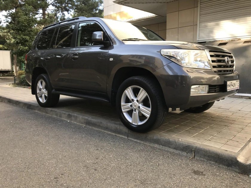 Toyota Land Cruiser 200 r20