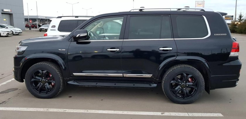 Toyota Land Cruiser 200 черные диски