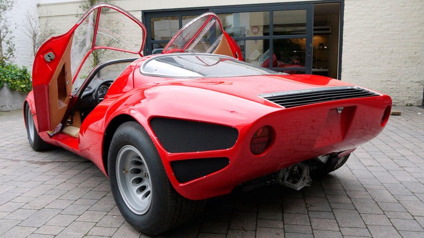 Автомобиль Альфа Ромео 33 Stradale