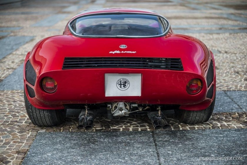 Автомобиль Альфа Ромео 33 Stradale