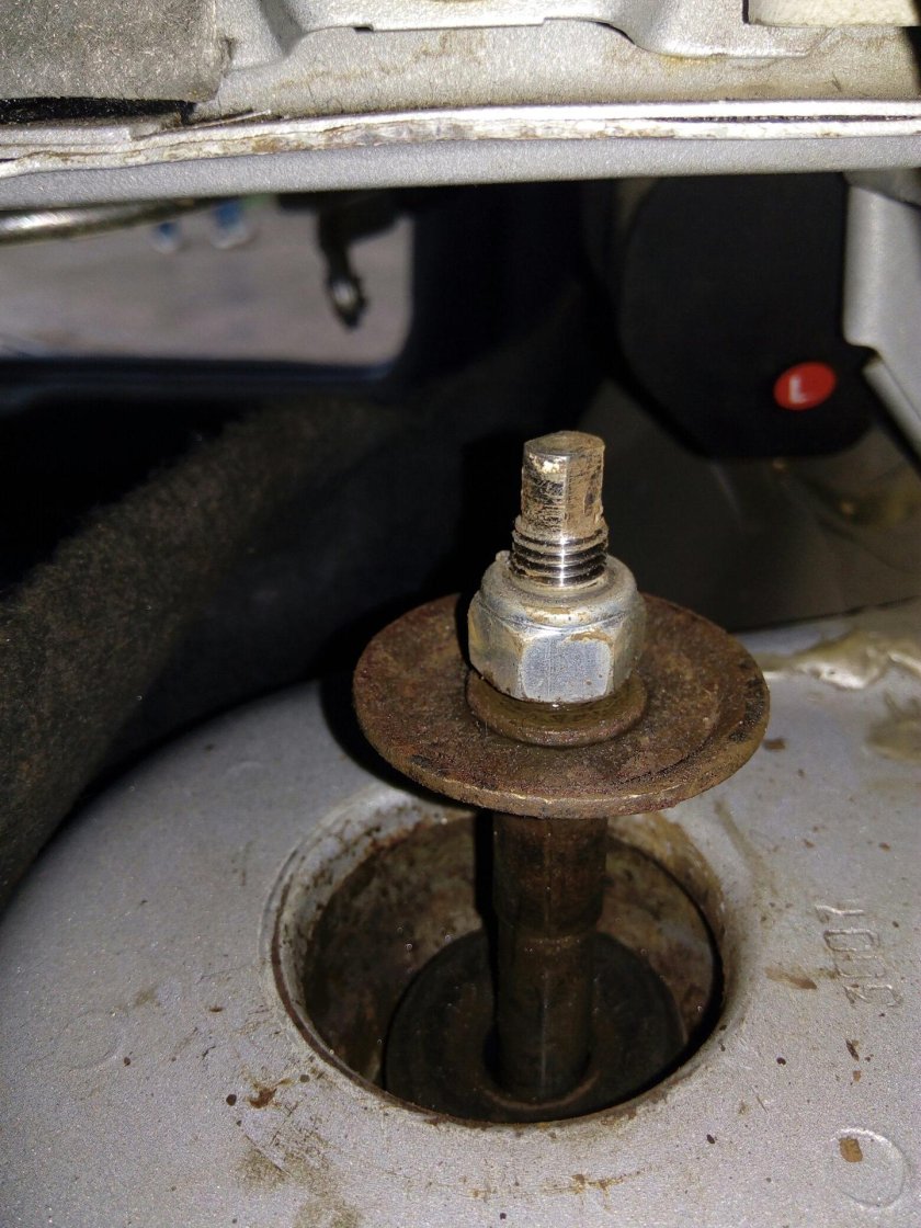 Стакан заднего амортизатора ВАЗ 2110