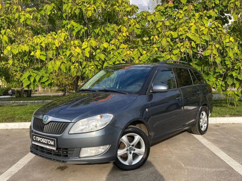 Шкода Фабия универсал на колпаках от Октавии