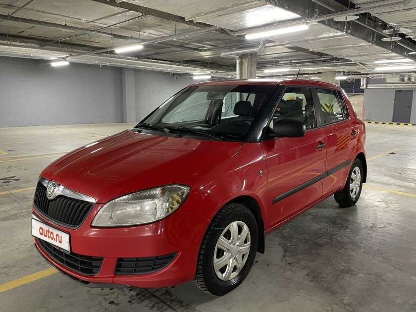 Skoda Fabia 2 красная