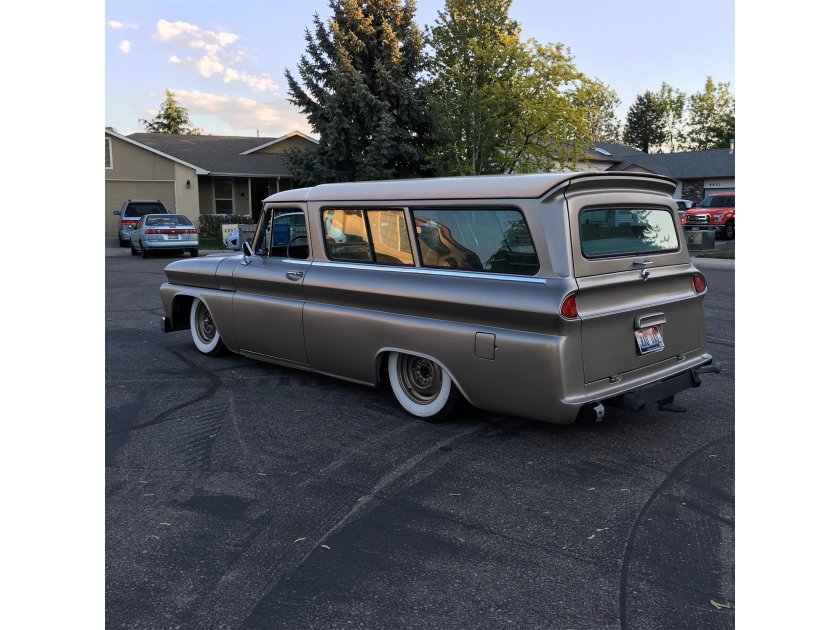 Chevrolet suburban 1966