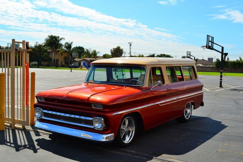 Chevrolet Suburban 1966