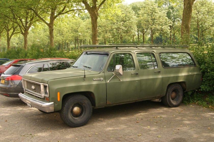 Chevrolet Suburban 1975
