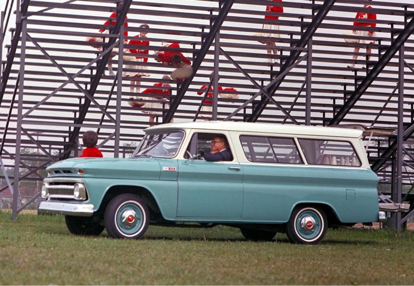 Chevrolet Suburban 1966
