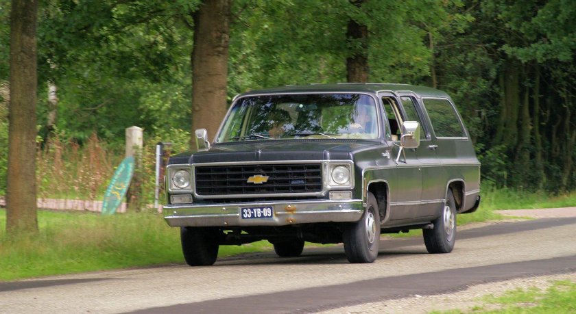 Chevrolet Suburban 1975