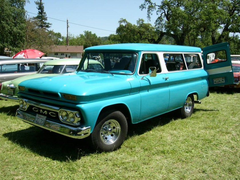 Chevrolet Suburban 1966