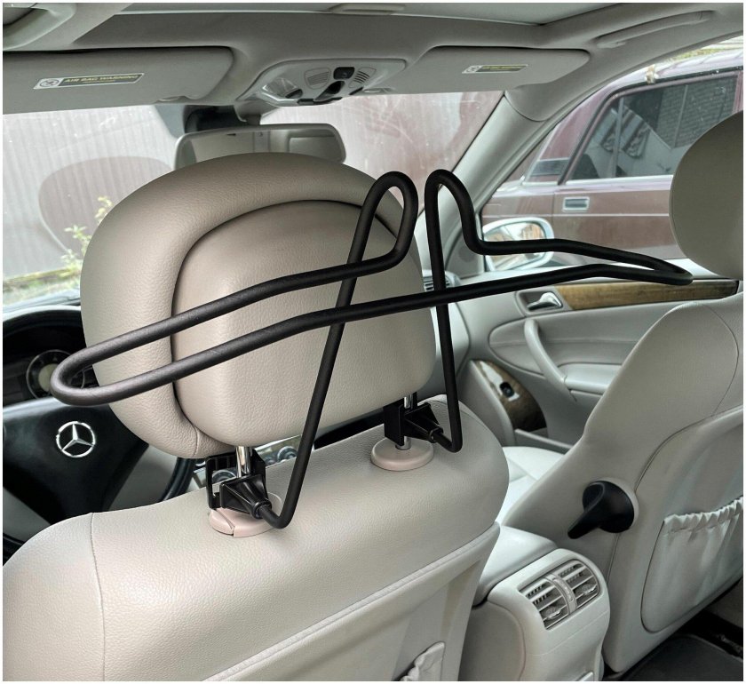 Плечики в автомобиль на подголовник