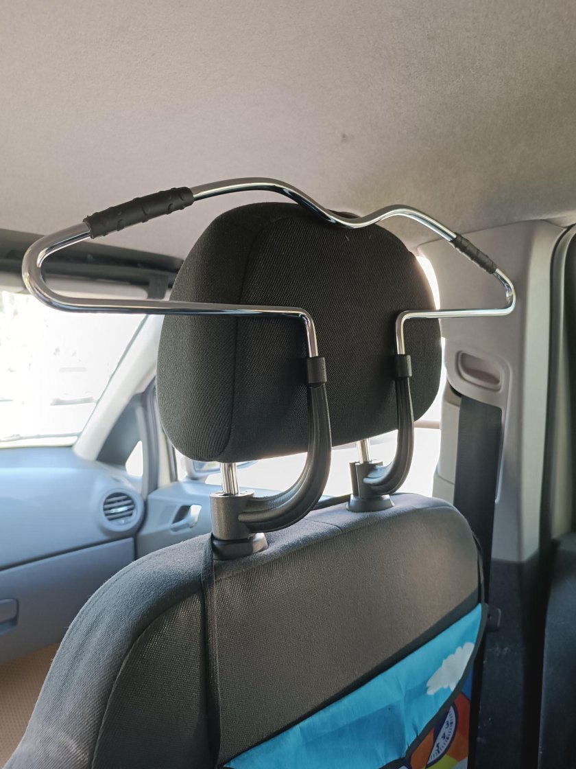 Вешалка автомобильная avs