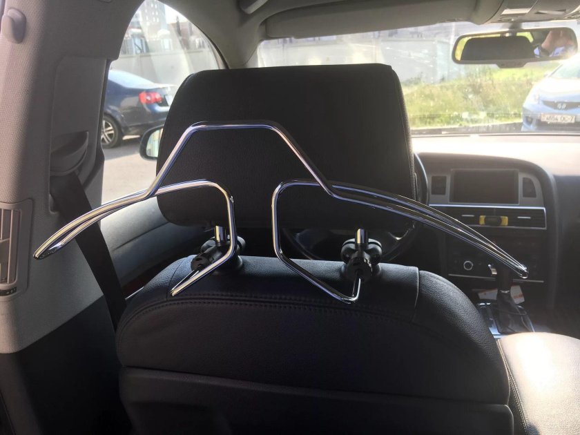 Вешалка Ауди