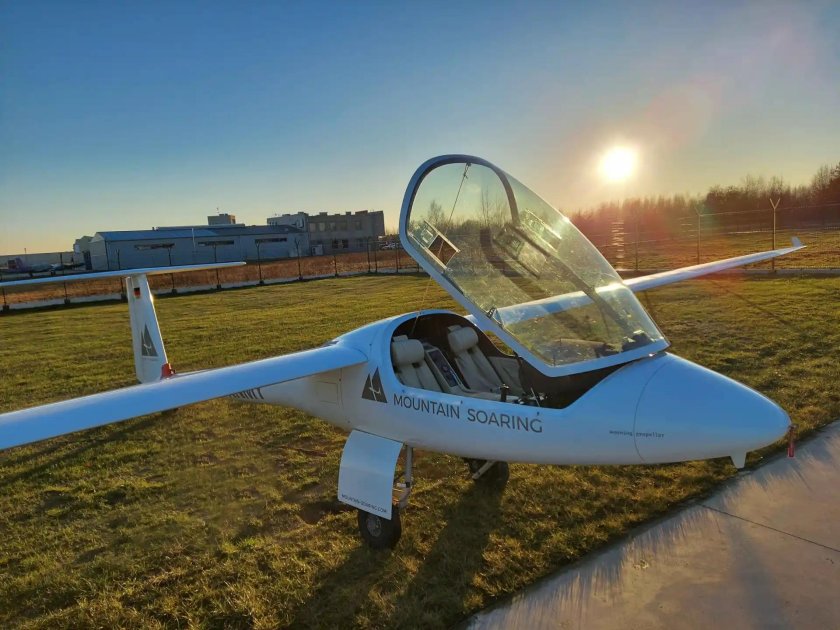 Самолет маленький