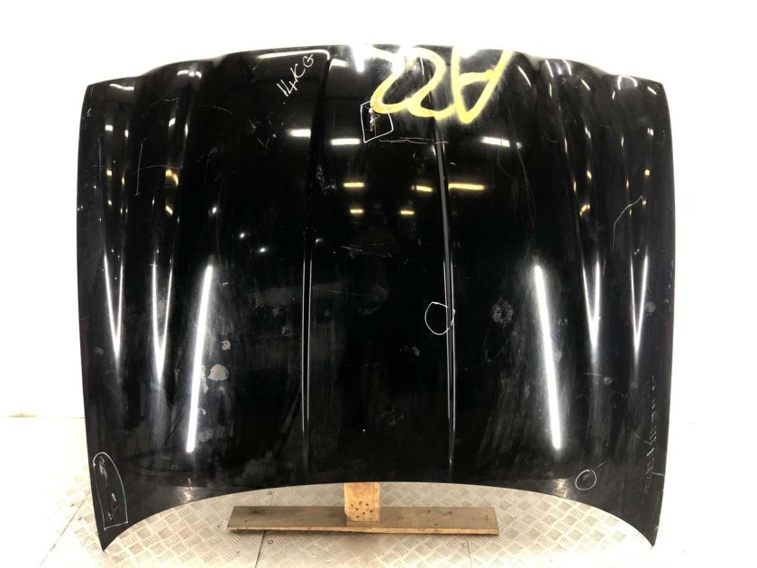 Ягуар на капоте