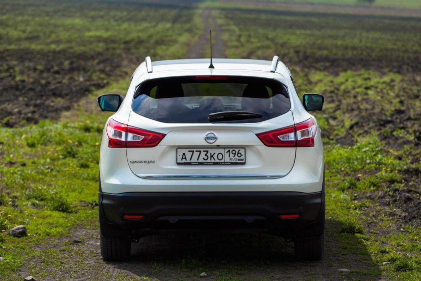Ниссан Кашкай 2014 сзади