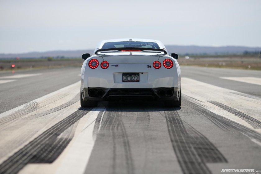 Nissan GTR r35 сзади