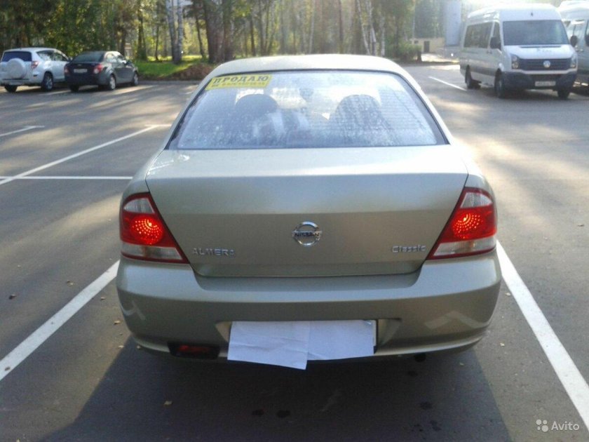 Ниссан Альмера сзади