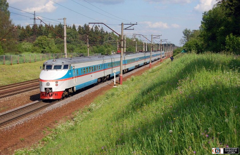 Скоростной поезд эр200