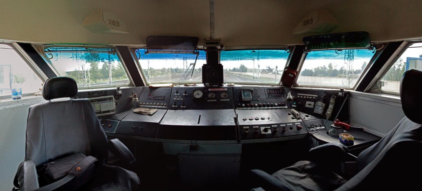 Эр200 электропоезд кабина