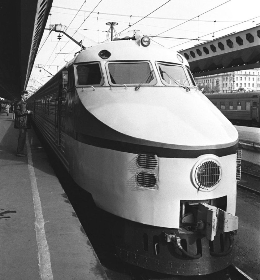 Электропоезд СССР. Эр200.