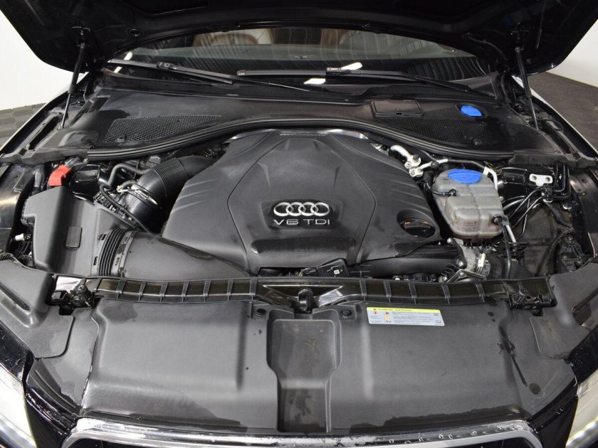 Черная ауди а 7