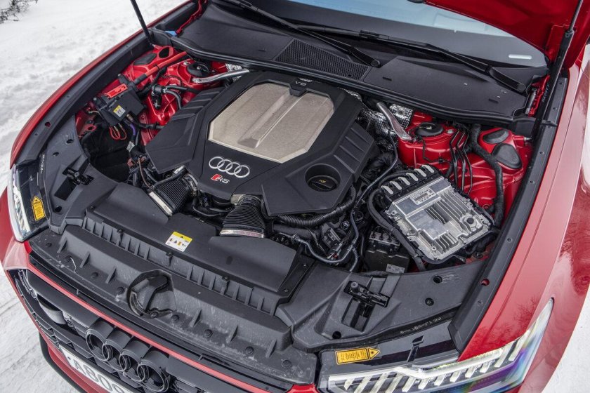 Audi rs6 подкапотное пространство