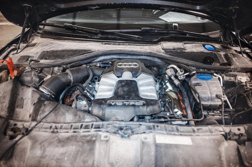 Подкапотка Ауди а5