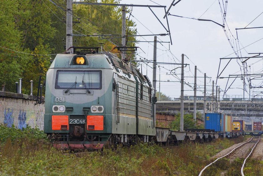 Электровоз 2эс4к