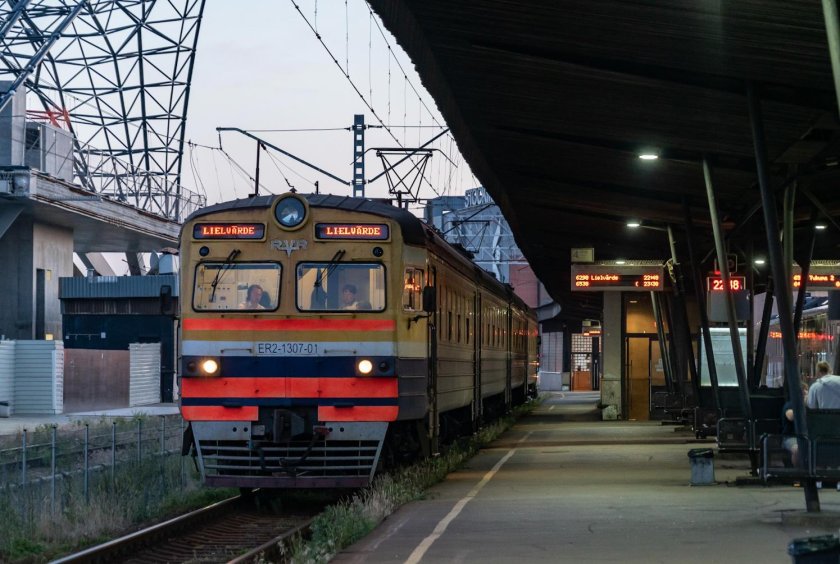 Электропоезд эр 2