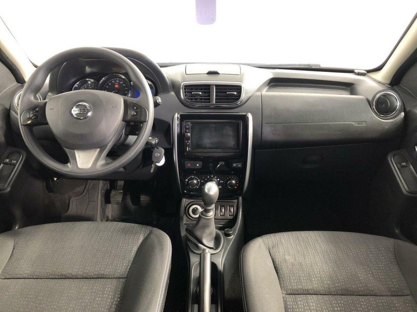 Nissan Terrano 2017 салон