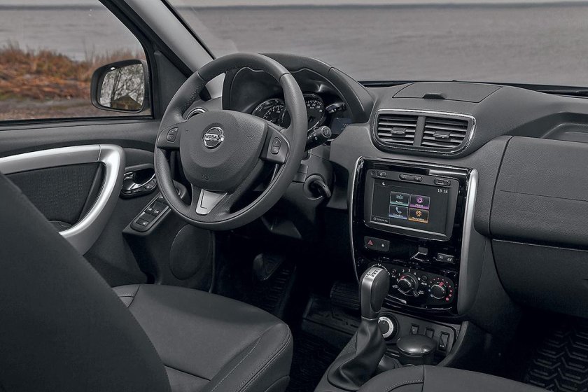 Nissan Terrano салон