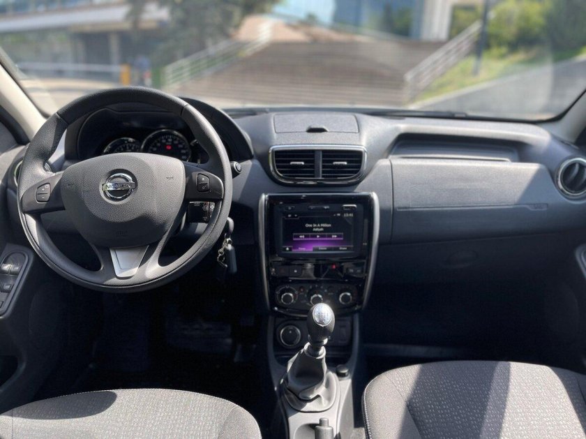 Ниссан Террано 2024 интерьер