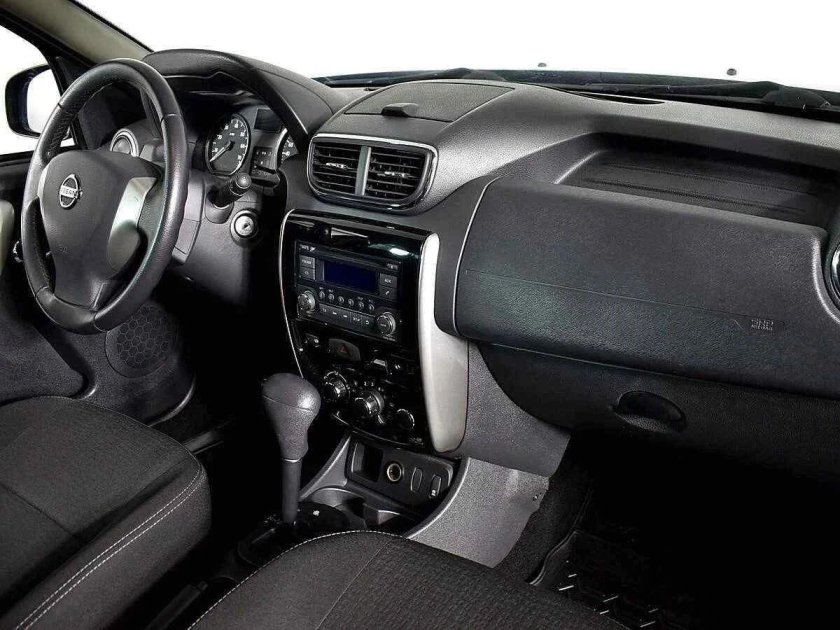 Nissan Terrano, 2001 салон