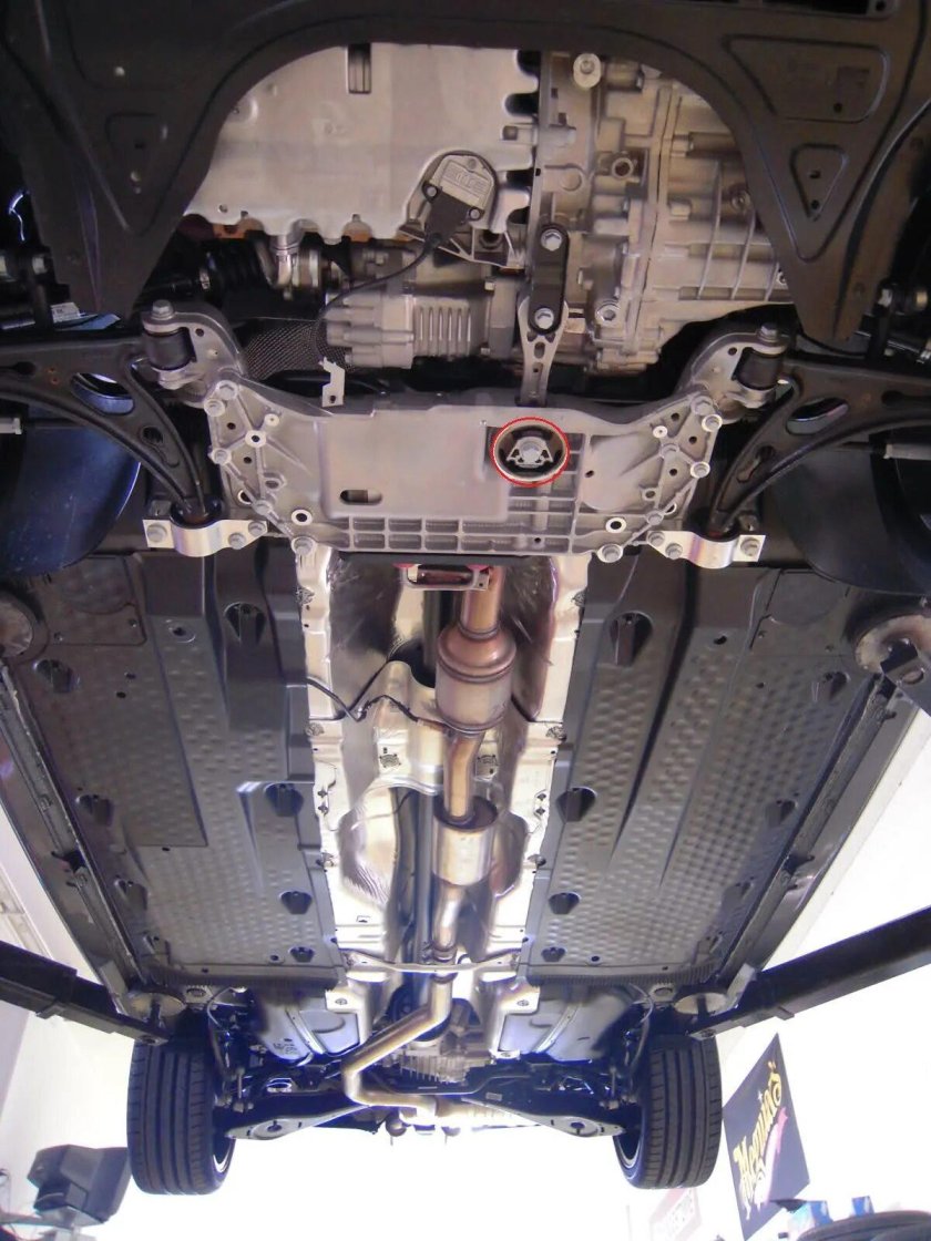 Volkswagen Golf 6 вид снизу