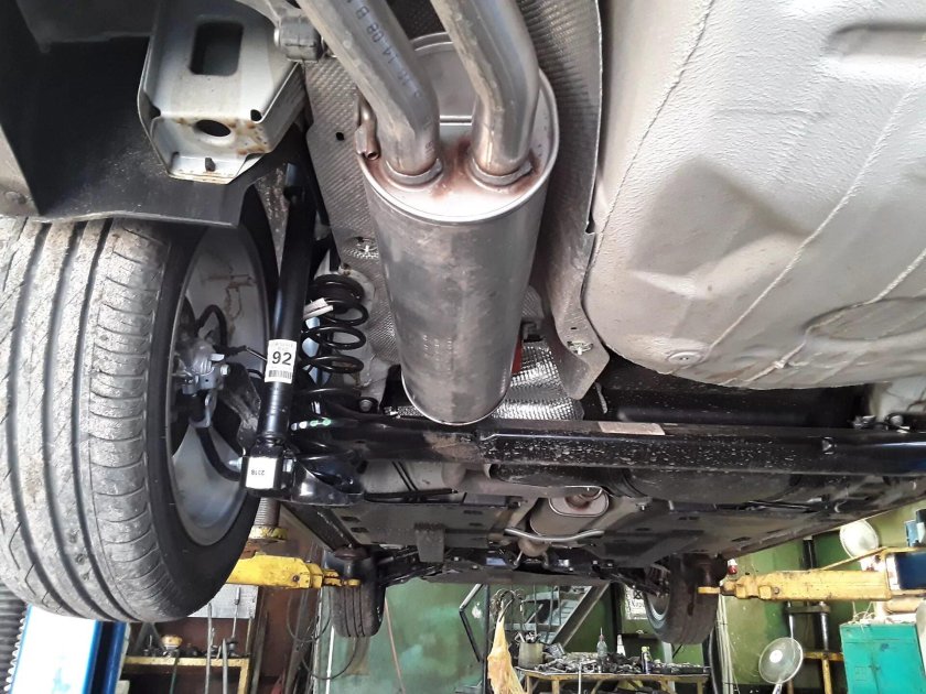 Volkswagen Polo снизу