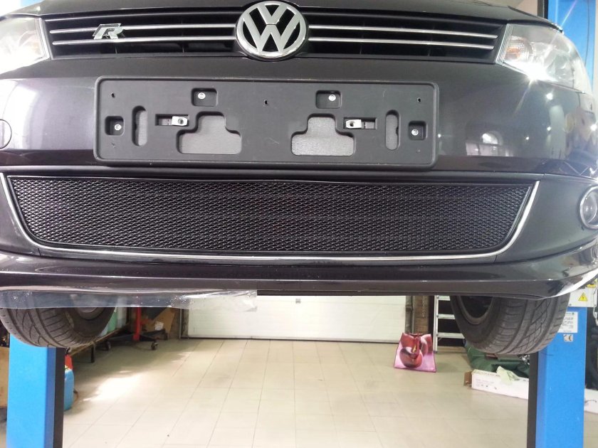 Поло седан 2012 снизу