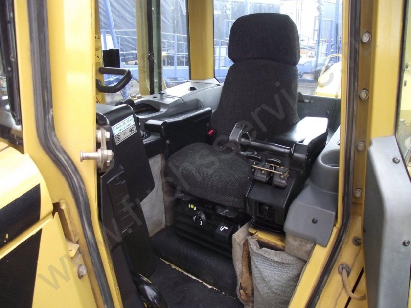 Бульдозер Катерпиллер d6r в кабине