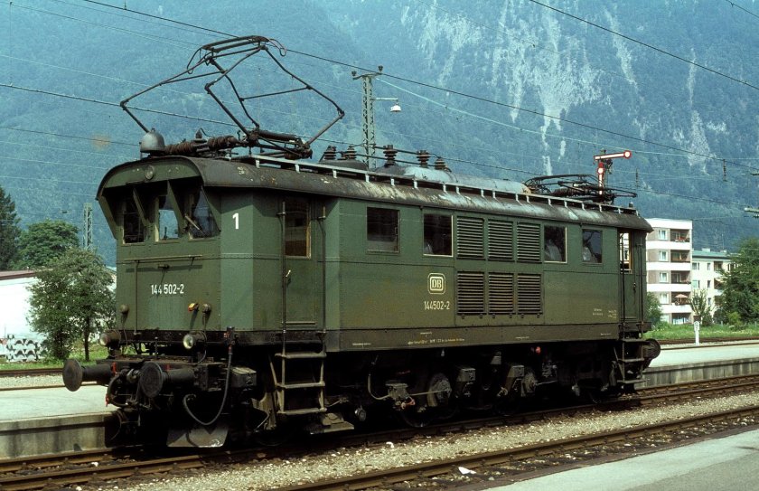 Электровоз е44