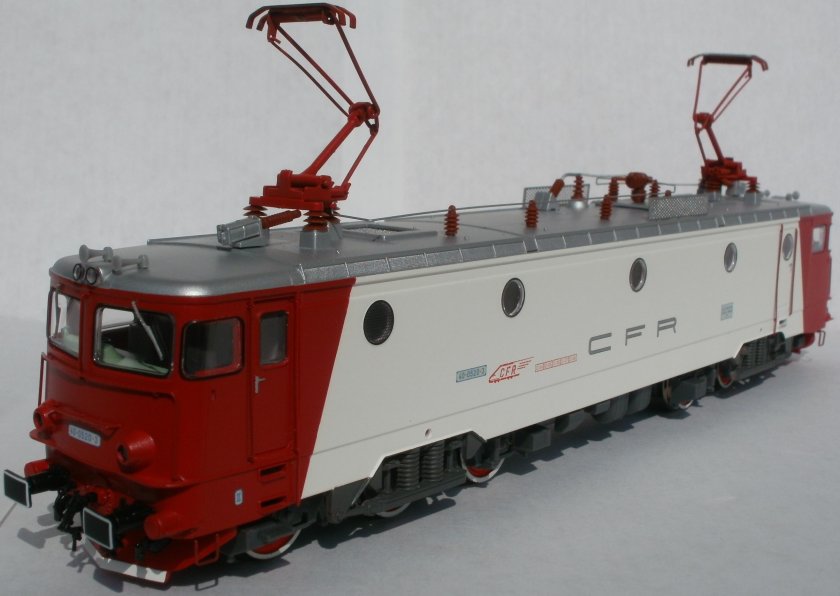 Игрушечный электровоз