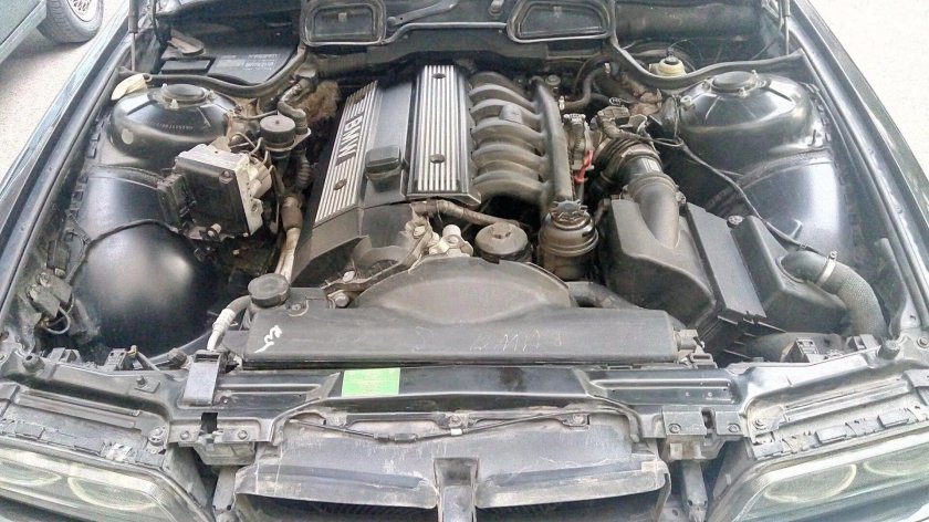 БМВ Е 38 728 под капотом 1999