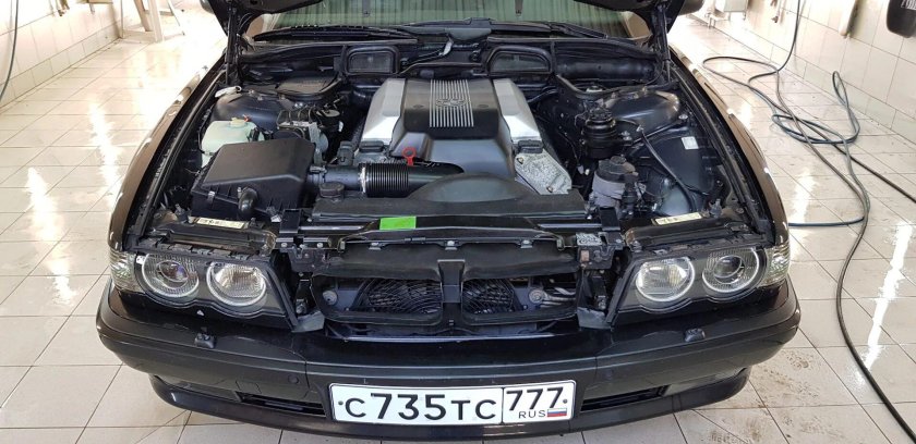 Подкапотка bmw e38 m62