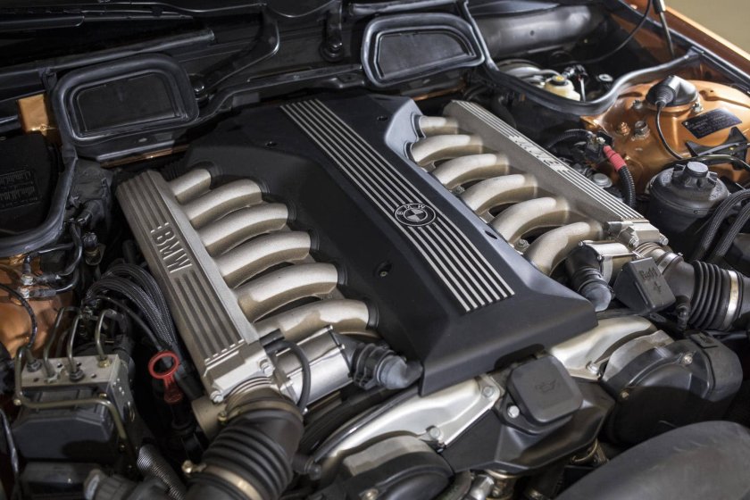 BMW e38 v12