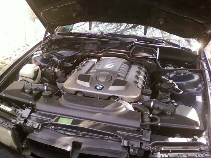 Е38 БМВ 750 под капотом