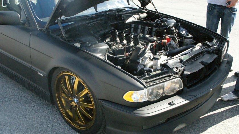 BMW e38 мотор