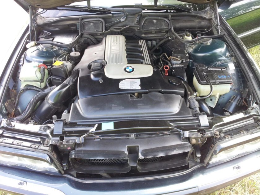 БМВ Е 38 728 под капотом 1999