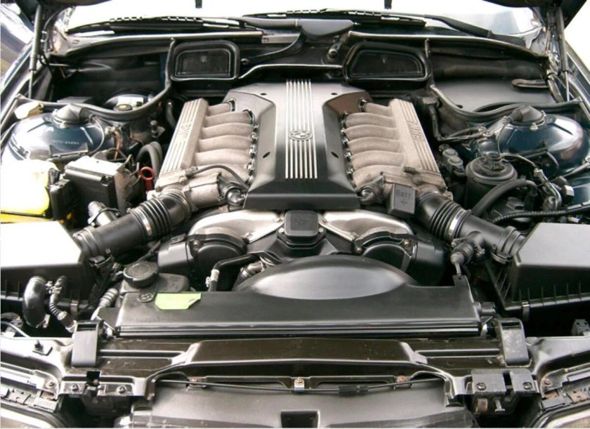 Мотор БМВ 750 е38