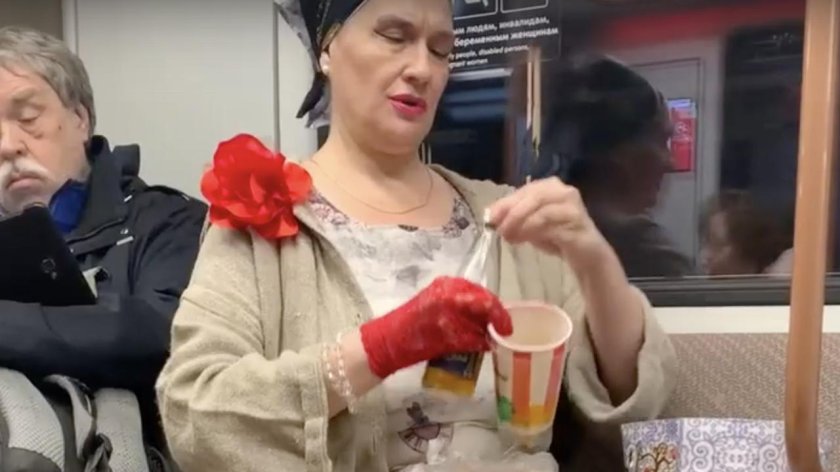 Мадам зюзю в Московском метро